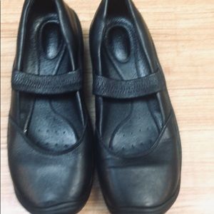Keen Black Leather Mary Jane Size 7